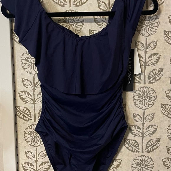 La Blanca Island Goddess Off-The-Shoulder Ruffled Tummy-Control Swimsuit Size 4 - Picture 5 of 9